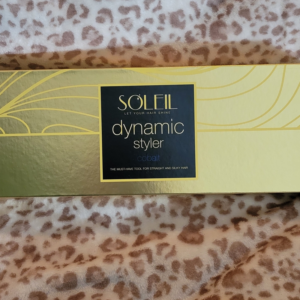 Dynamic Styler in Gold and Black